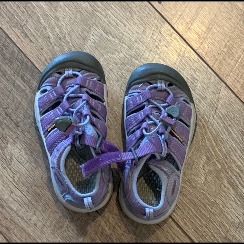 Girls Keen sandals size 10 4/$25